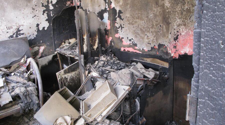 Why choose water damage restoration service for commercial flood cleanup in Van Nuys